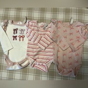Adorable Baby Onesies Set with Bow Patterns